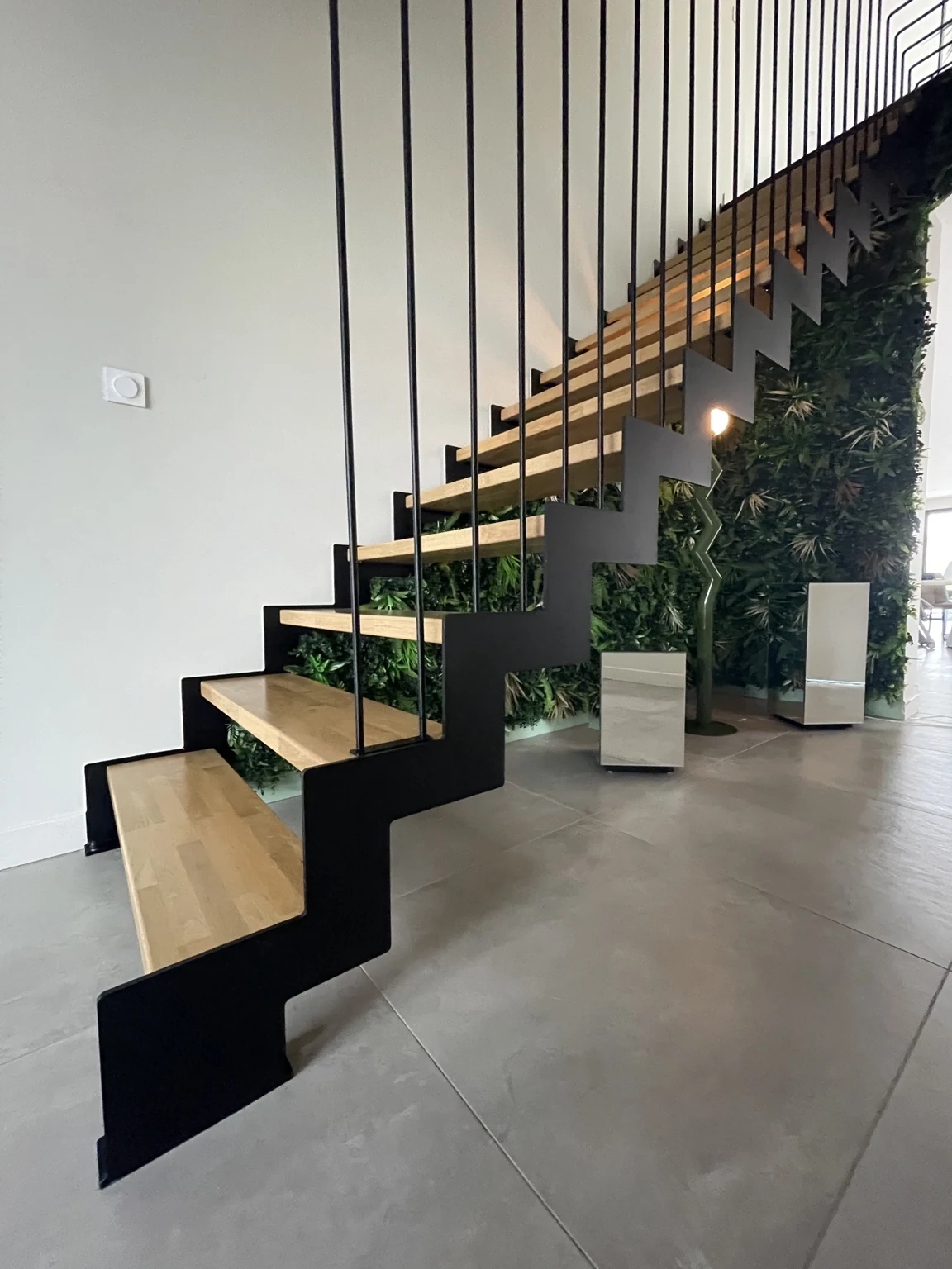 Escalier sur mesure en métal et bois réalisé par Art et Fer près de Cambrai
