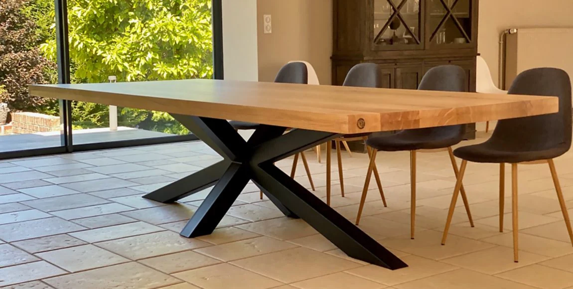 Table sur mesure avec plateau en bois et piétement métallique